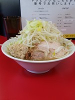 「ラーメン(並)野菜チョイ増し+肉玉」@ラーメン一心の写真