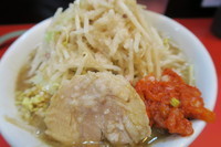 「ラーメン 300g アブラ＋辛たま＋ショウガ」@用心棒 本号の写真