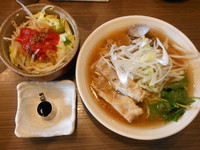 「塩焼きハーブチキンのあさり塩らーめん＋トマトジロめし」@INOSHOWの写真