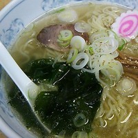 「塩ラーメン（単品３７０円（税抜き））」@ぎょうざの満洲 若葉駅前店の写真