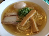 「淡麗鶏塩そば（750円）」@塩つけ麺 灯花の写真