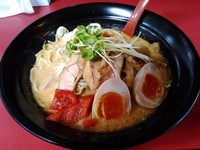 「29の日限定 炙りスパイシーチキンの赤カリーらぁめん」@和風らーめん はるやの写真