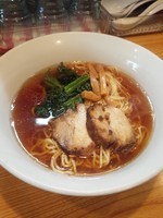 「鶏そばしょうゆ」@支那そば 一本気の写真