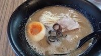 「限定濃厚豚骨らーめん７５０円」@吟醸らーめん 久保田 本店の写真
