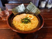 「醤油とんこつらーめん」@新家系らーめん たてがみ家の写真