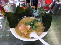 「とんこつ醤油ラーメン」@らーめん ぎょうてん屋 海老名店の写真