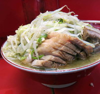 「ぶたダブル大ラーメン 850円（ヤサイマシマシ・ニンニク）」@ラーメン二郎 三田本店の写真