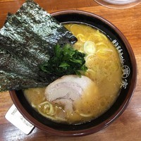 「ラーメン＋ライス」@家系ラーメン ○貴家の写真