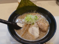 「鶏豚骨醤油ラーメン（麺大盛）　限定割引　７５０円→６９０円」@ラーメン長山 池袋店の写真