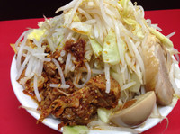 「ラーメン並+豚辛子ヤサイニンニク増し」@びんびん豚の写真