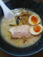 「らーめん（味玉トッピング）」@岩本屋 武生店の写真