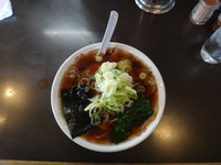 「青島ラーメン＋茹ホウレン草￥50＋薬味刻みねぎ￥50」@青島食堂 曲新町店の写真