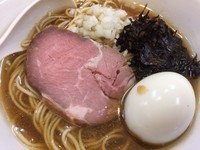 「煮干ソバ(黒)＋味玉＋和え玉」@煮干中華ソバ イチカワの写真