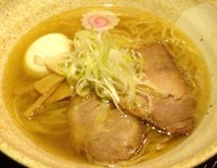 「煮干しの塩らーめん　中盛り　830円　味玉100円」@麺屋 しみるの写真