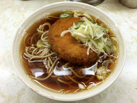 「メンチそば(410円)」@立喰 新角の写真