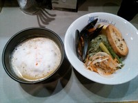 「【限定】ムール貝のつけそばカプチーノ仕立て ￥900」@中華蕎麦 瑞山（ZUIZAN）の写真