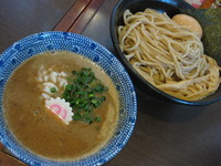 「【気まぐれメニュー】豚骨煮干しつけ麺￥800＋大盛￥100」@つけ麺 弥七の写真