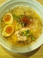 「煮干し醤油鶏白湯らーめん（味玉トッピング）」@泉鶏白湯鶏神の写真