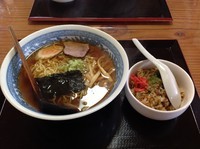 「醤油らあめん半チャーハン」@つわ野の写真