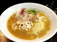 「鶏白湯醤油ラーメン(700円)」@麺や くろもん 立石二号店の写真