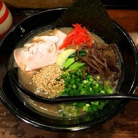 「極濃豚骨らーめん750円」@極濃豚骨 らーめん小僧の写真