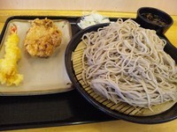 「大ざる500円+山賊焼き200円+えび天150円」@そば処 小木曽製粉所 上田店の写真