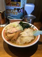 「ワンタンそば中 900円」@松戸中華そば 富田食堂の写真