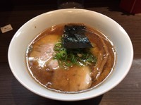 「醤油ラーメン」@支那そばや 本店の写真