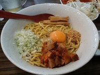 「油そば(並)750円＋魚粉・モヤシ増し無料＋チンピラ玉子」@味噌麺処 花道庵の写真