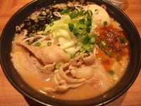 「シビレ味噌らーめん+味玉」@なんつッ亭 御徒町店の写真