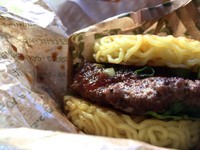 「ザ・オリジナル バーガー ＋ハートランドビール」@RAMEN BURGER TOKYOの写真