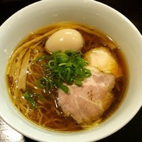 「醤油味玉らぁ麺」@らぁ麺 すぎ本の写真