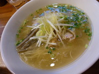 「塩らあめん（鶏清湯スープ）」@らーめんや なかじゅう亭 高崎市通町本店の写真