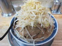 「小豚ふじ麺中盛＋野菜マシ（１０００＋５０＝１０５０円）」@麺絆や 519の写真