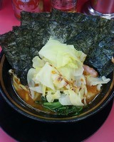 「ラーメン＋のり＋キャベツ　800円」@王道家の写真