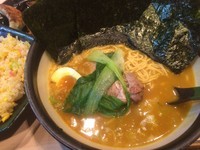 「カレーとんこつラーメン＋チャーハン＋餃子」@中華 椿屋の写真