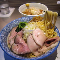 「塩油そば ～春爛漫 やる気満々～ 880円 + 中盛 50円」@豚骨一燈の写真