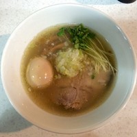 「名古屋コーチンの味玉入り塩ラーメン850円」@ラーメン星印の写真