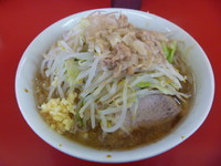 「小ラーメン（にんにく少な目、アブラ）　７００円」@ラーメン二郎 茨城守谷店の写真