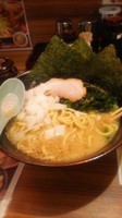 「醤油ラーメン ほうれん草」@横浜家系ラーメン 壱角家 上尾店の写真