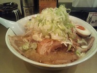 「味玉醤油ラーメン（850円）+中盛り（50円）」@超ごってり麺 ごっつ 秋葉原店の写真