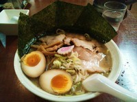 「特選豚骨ラーメン（880円）+大盛り（無料）」@麺屋 きよしの写真