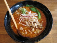 「ピリ辛もつらーめん（太麺）：780円」@メガらーめんの写真