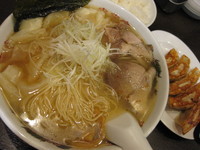 「【数量限定】しおラーメン￥745＋ワンタン￥108」@来来亭 厚木萩野店の写真