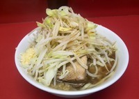 「小ラーメン700円 (麺半分、ニンニク半分・ヤサイ・カラメ)」@ラーメン二郎 千住大橋駅前店の写真