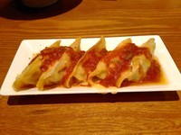 「スパイシーチーズ餃子」@ストライプ ヌードルズの写真