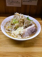 「小ラーメン(カタメ、ヤサイニンニクアブラ)」@ラーメン二郎 赤羽店の写真