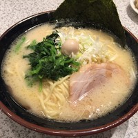 「塩ラーメン （大盛り）」@横浜家系ラーメン たくみ家 土浦阿見店の写真