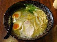 「濃厚鶏白湯塩味玉のせ（850円）」@麺屋 鶏翔の写真