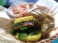 「ザ・オリジナル バーガー 780円 ＋ 無料フレッシュサルサ」@RAMEN BURGER TOKYOの写真